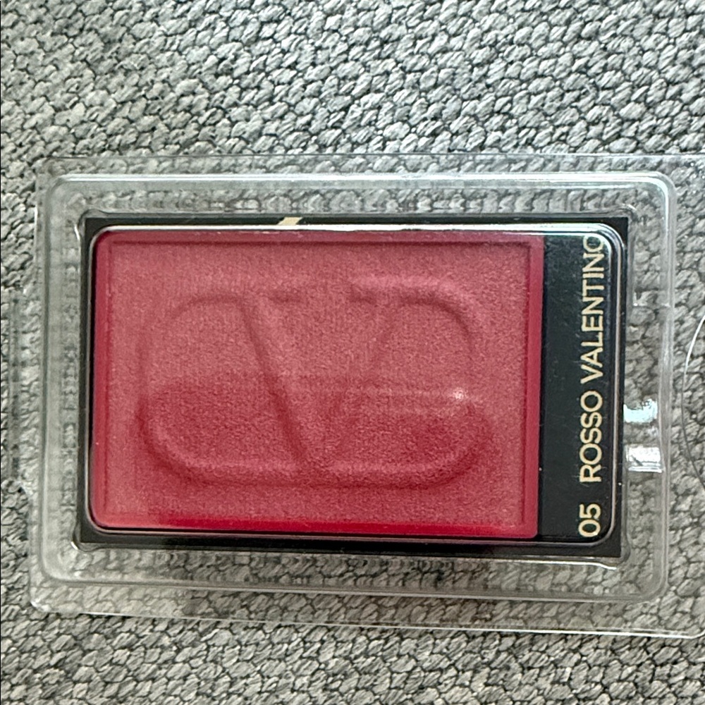 Valentino Rosso Blush 05 Eye2Cheek